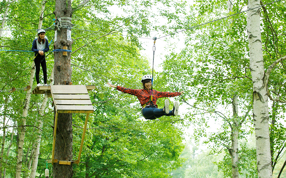 ジップラインで爽快 滑空 体験 ファミリースキー情報サイト ハピスノ Happy Snow Kids