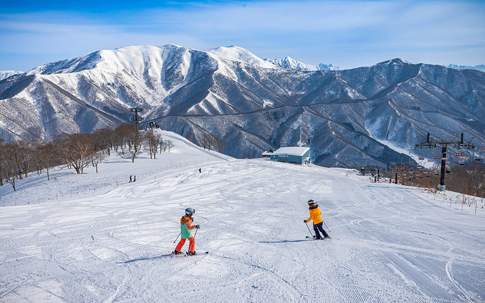 春スキーにおすすめ 新潟 苗場スキー場 春も良質の雪で滑れる標高が魅力 ハピスノ講座 番外編 ファミリースキー情報サイト ハピスノ Happy Snow Kids